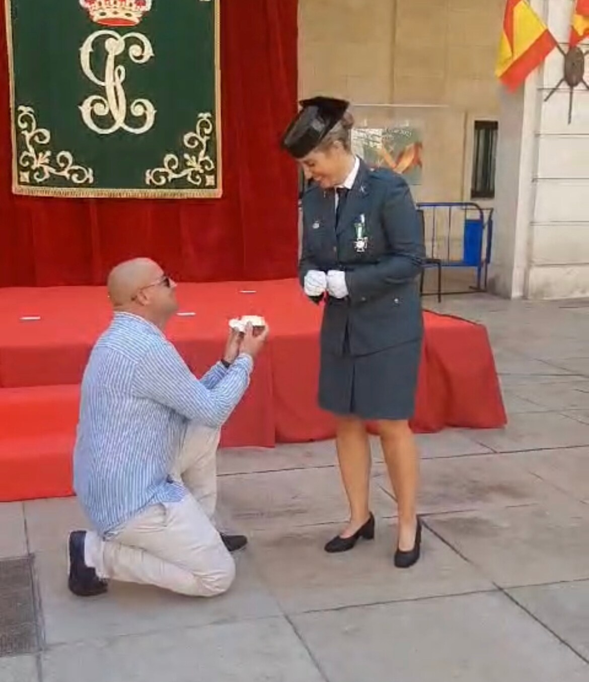 Gero pide a matrimonio a Vero, Guardia Civil de Alicante.