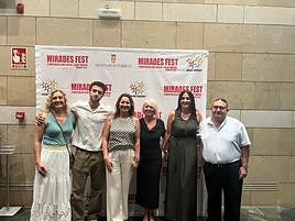 Representantes de UNED Dénia en el Mirades Fest de Torrent.