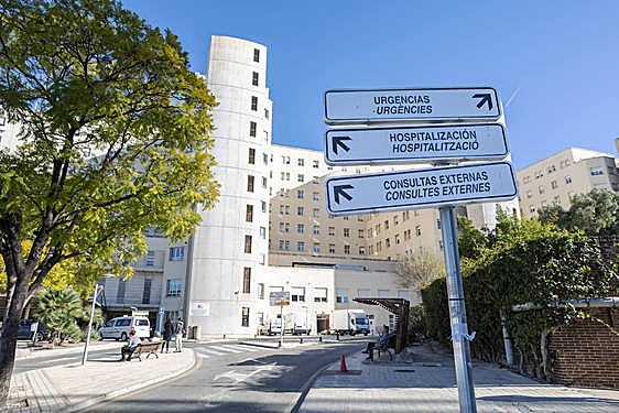 La mujer ha sido trasladada al Hospital General de Alicante.