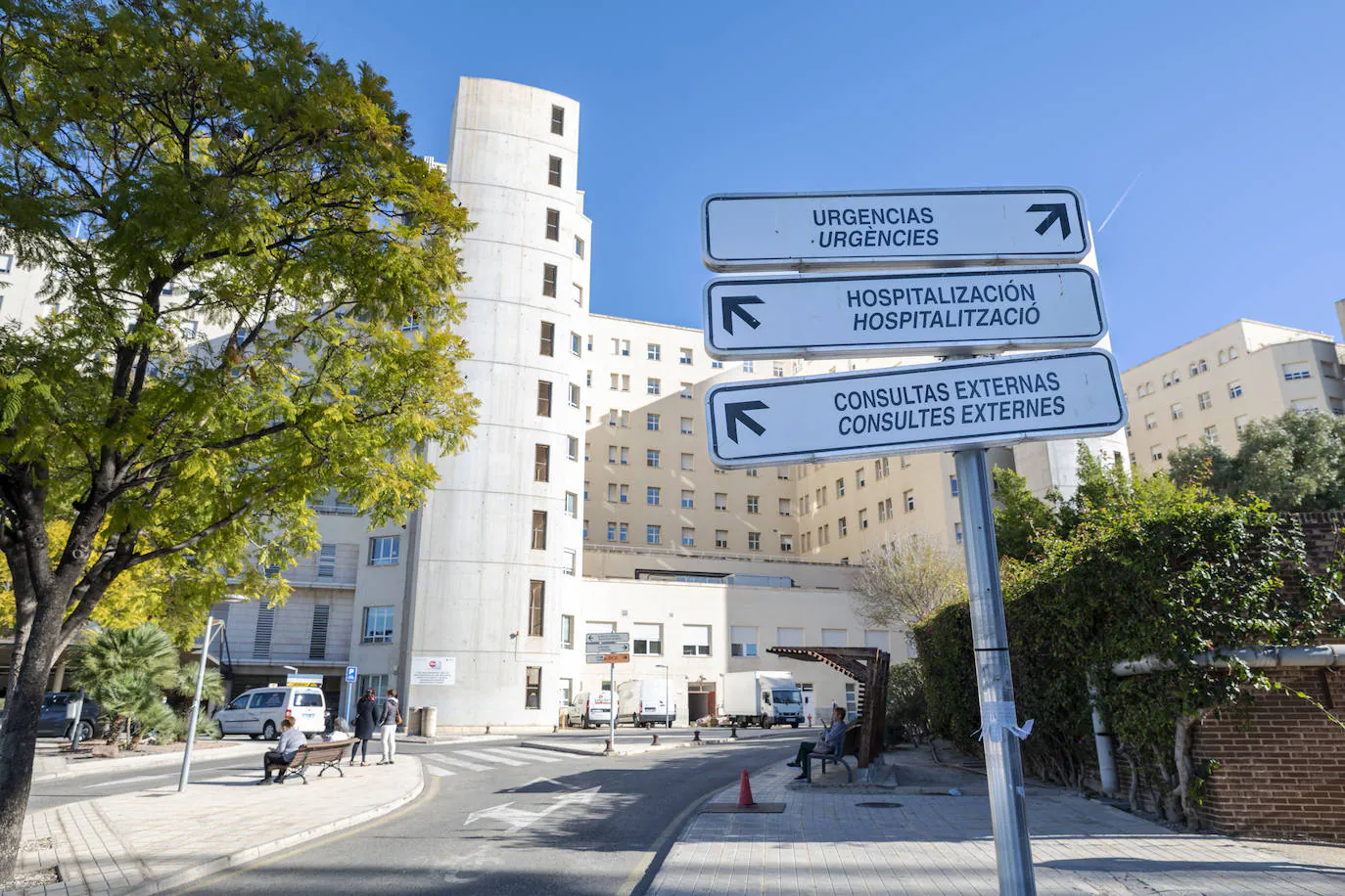 La mujer ha sido trasladada al Hospital General de Alicante.