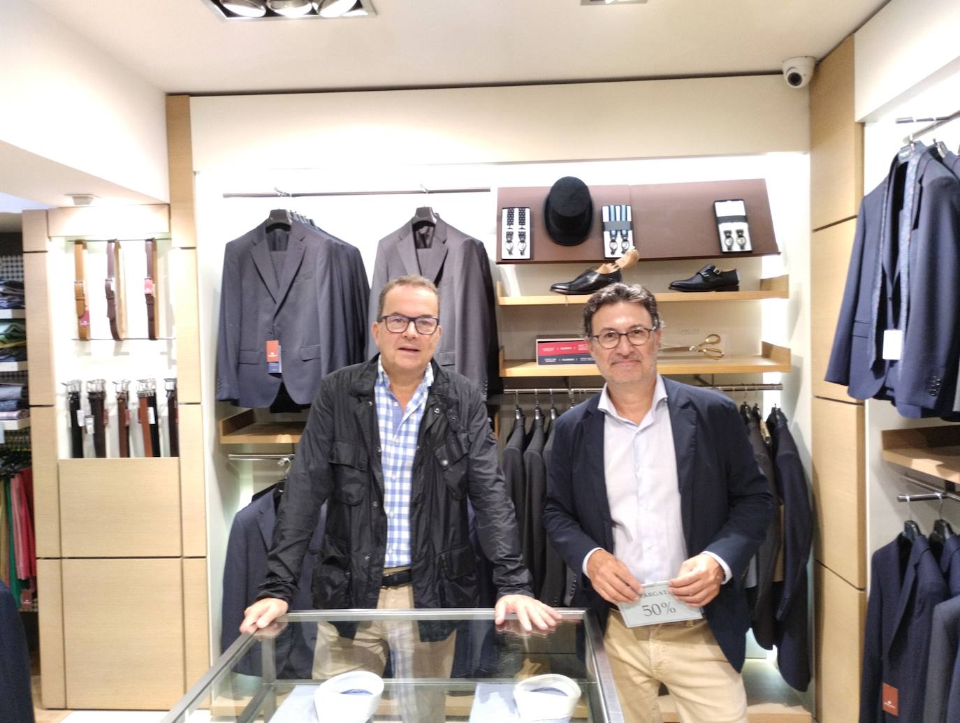 Americanas y camisas con sello alicantino