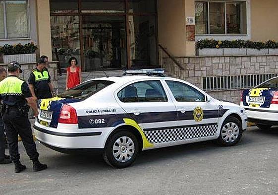 Vehículo de la Policía Local de Ibi.
