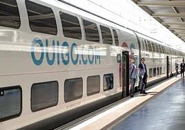 Tren de Ouigo en la estación de Alicante.
