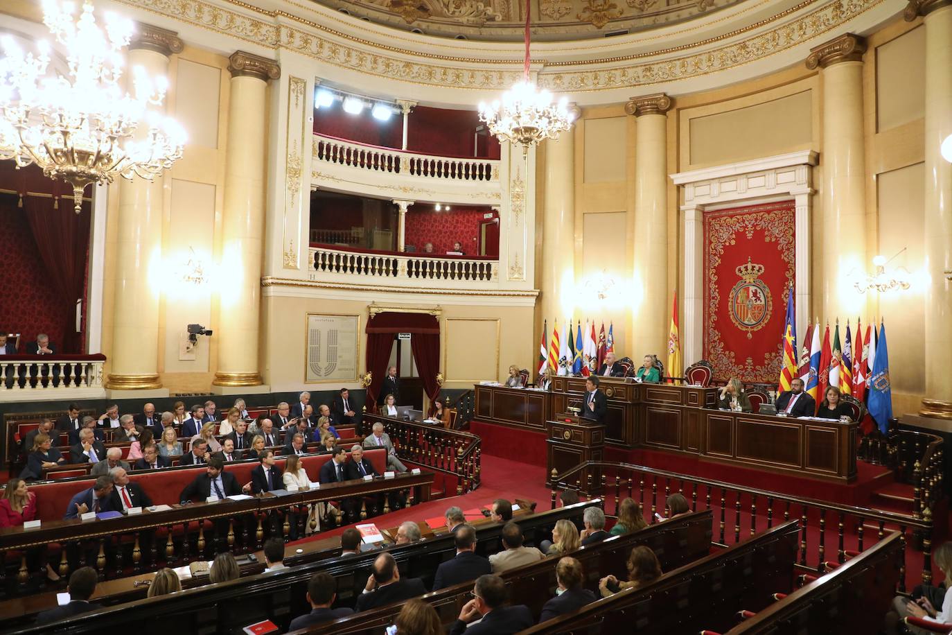 Los barones del PP han cerrado filas ante la presencia de Aragonés y la ausencia de los socialistas.