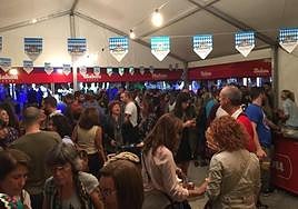 Carpa de la Oktoberfest de la hoguera Polígono de San Blas.
