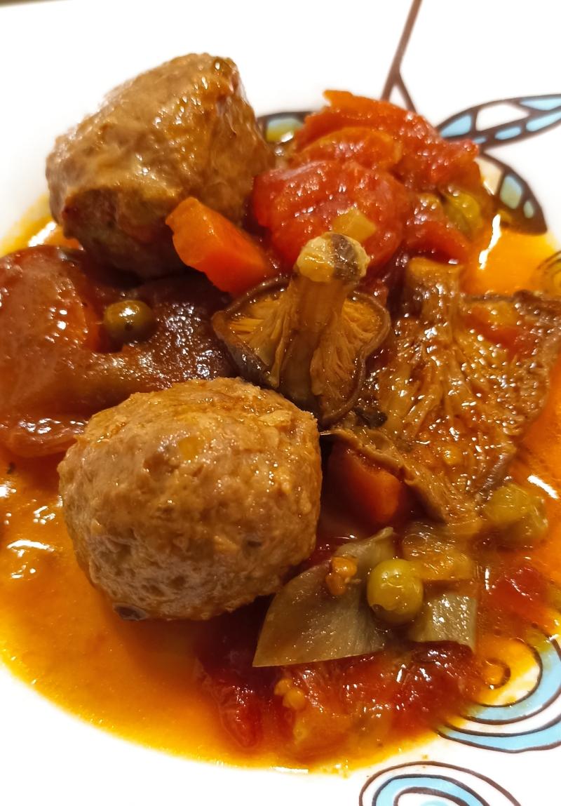 Albóndigas de carne con 'gírgoles de panical'.