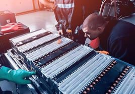 Manipulación de baterías reparadas.