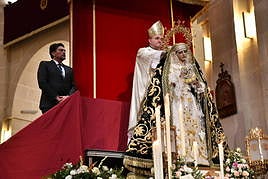 La Virgen de la Piedad de Santa Cruz ya luce su corona