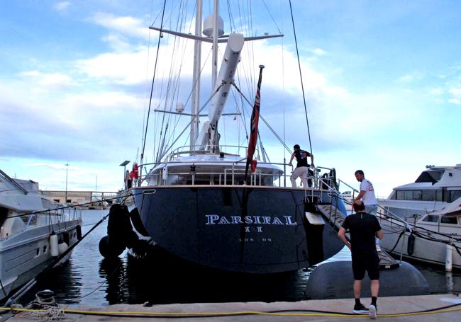 El supervelero 'Parsifal III' atracado en el Puerto de Dénia.