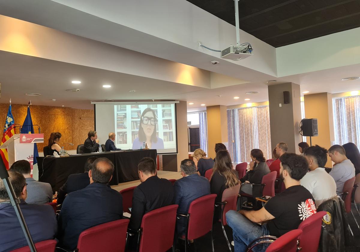 Elda aborda la situación de los artistas y trabajadores del sector cultural y creativo
