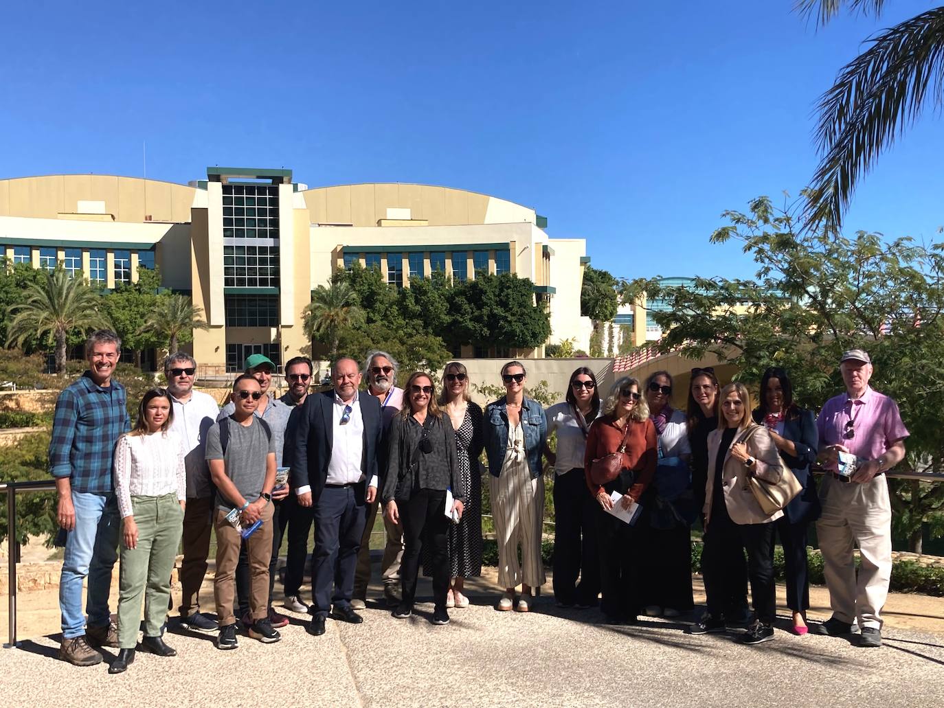 Visita de productores, asistentes y empresas a ciudad de la luz.