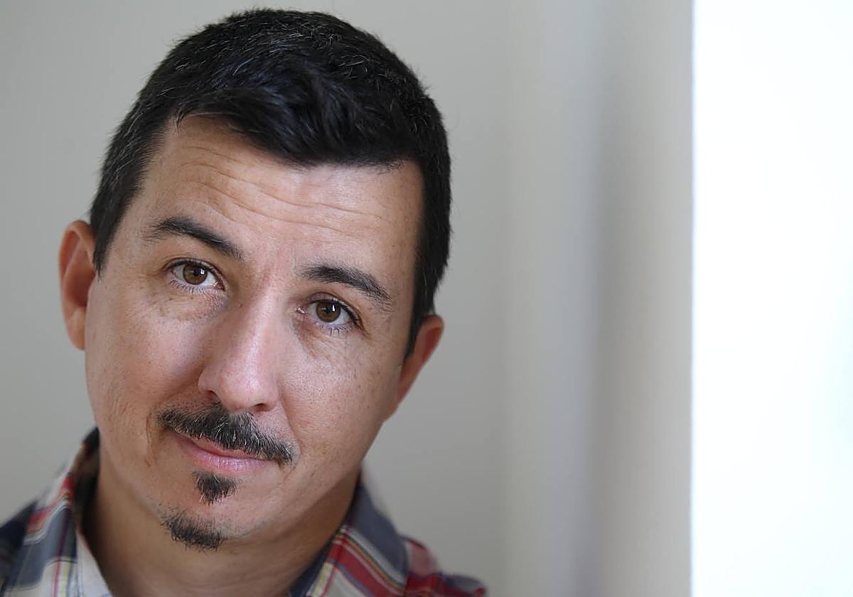 El escritor tinerfeño adoptado por Alicante Daniel Hernández Chambers.