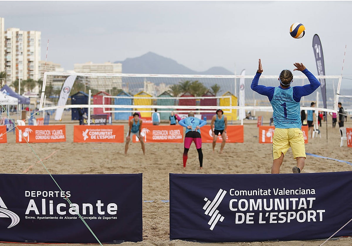 Prueba en Alicante del Circuito de Invierno de Vóley Playa de la FVBCV