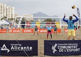 Prueba en Alicante del Circuito de Invierno de Vóley Playa de la FVBCV