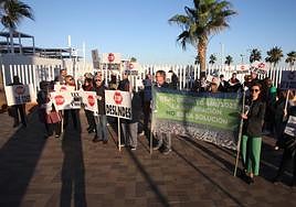 Protesta de vecinos de Dénia amenazados por los deslindes de costas.