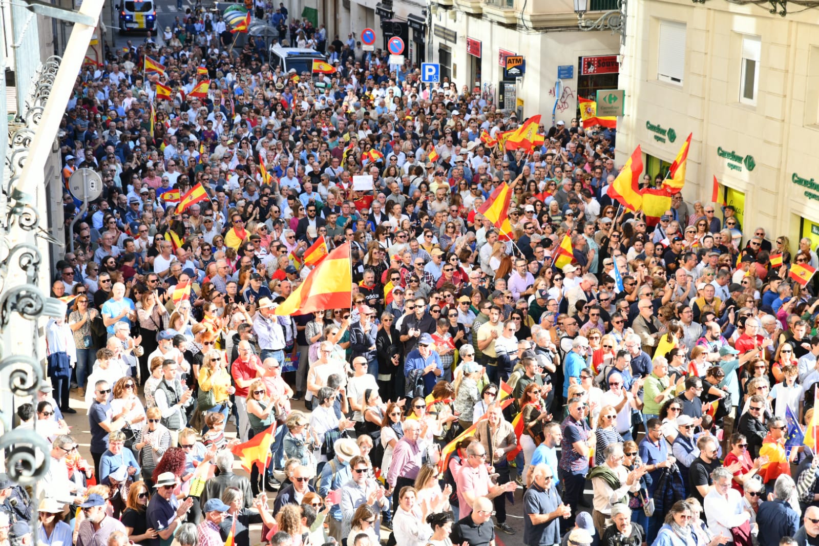 La manifestación por el no a la amnistía&#039; llena la plaza del Ayuntamiento de Alicante