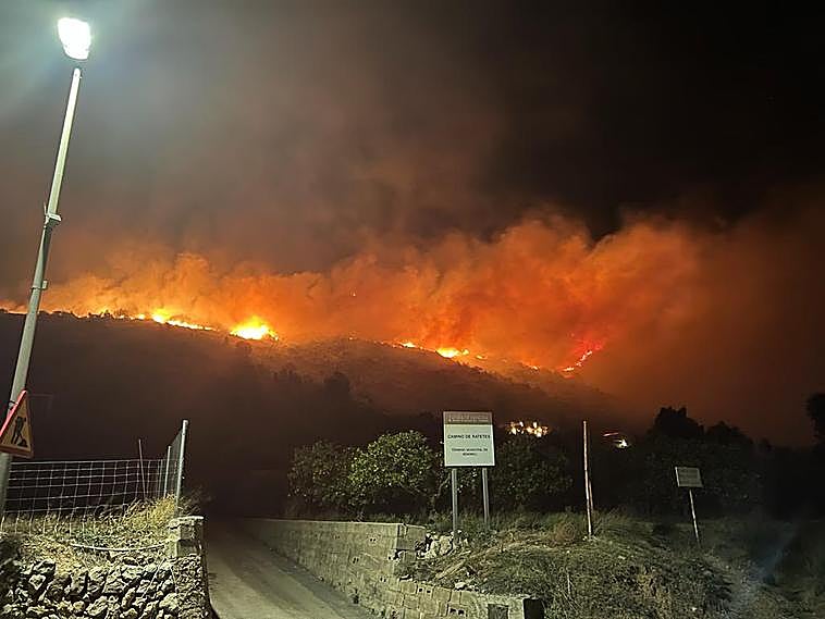 Imágenes del incendio forestal en la Marina Alta.