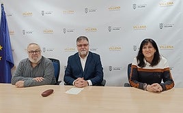 El presidente de la asociación de belenista, el alcalde de Villena y la pregonera, durante la presentación de la programación para estas fiestas.