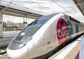 Tren Ouigo en la estación de Alicante.