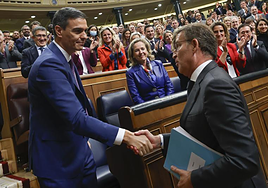 Feijóo felicita a Sánchez tras su reelección.