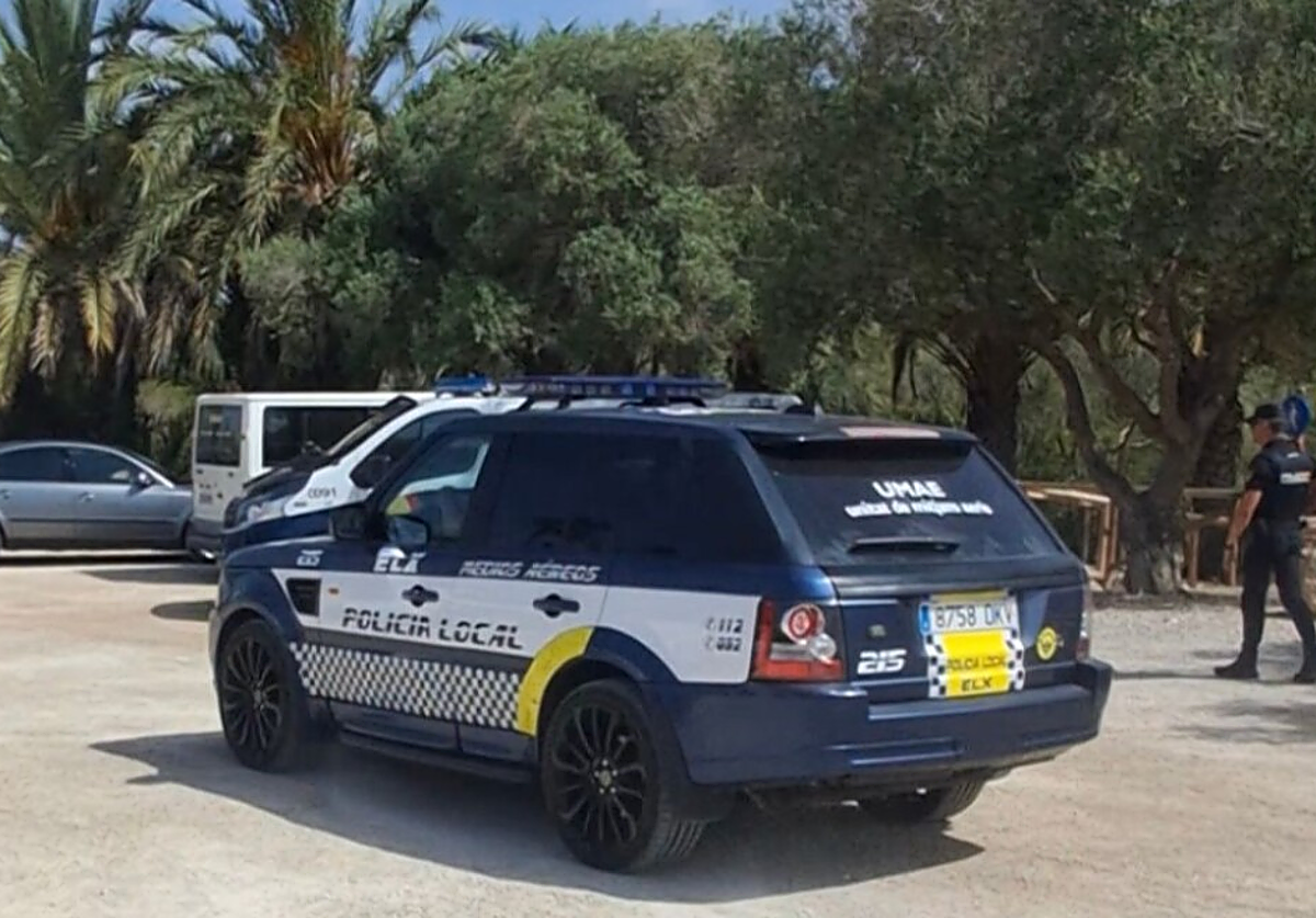Un vehículo de la Policía Local de Elche.