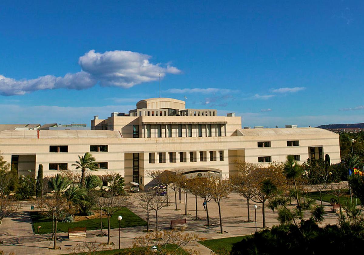 Los pactos de la Moncloa y los Ertes llegan a las aulas de la Universidad de Alicante