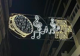 Luces de Navidad que cantan villancicos en Alicante.