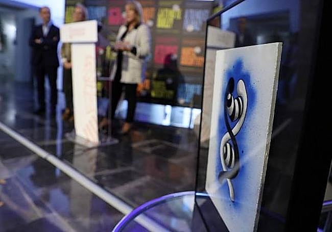 'El abrazo infinito' de Vicente Marzal