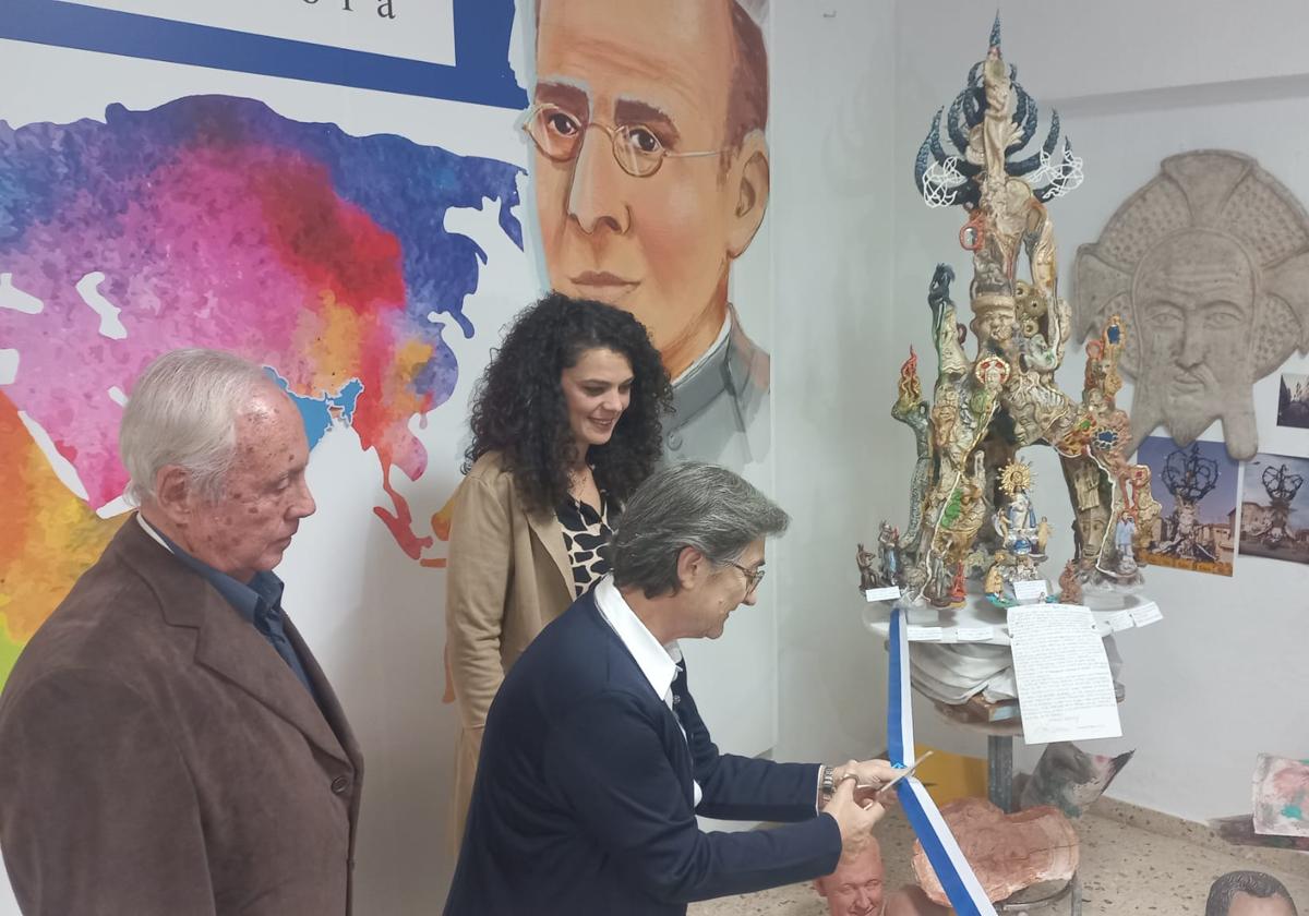 Inauguración de la exposición de Pedro Soriano en el colegio Calasancio.