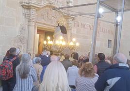 La Virgen de los Desamparados llega a Alicante en espera de encontrarse con la patrona