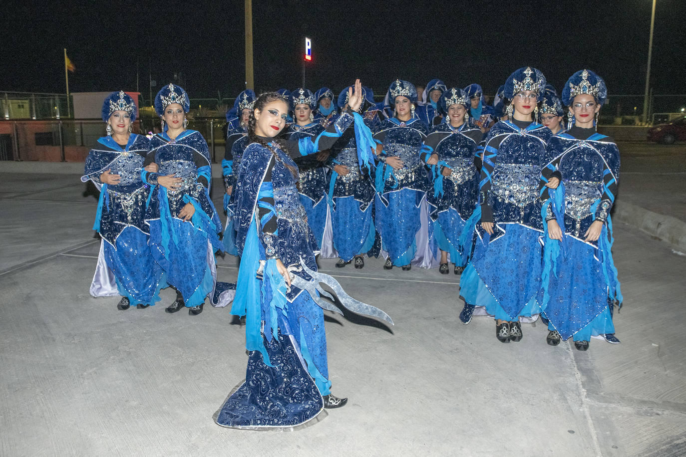 Los Moros y Cristianos de Alicante irrumpen en un congreso de Ginecología