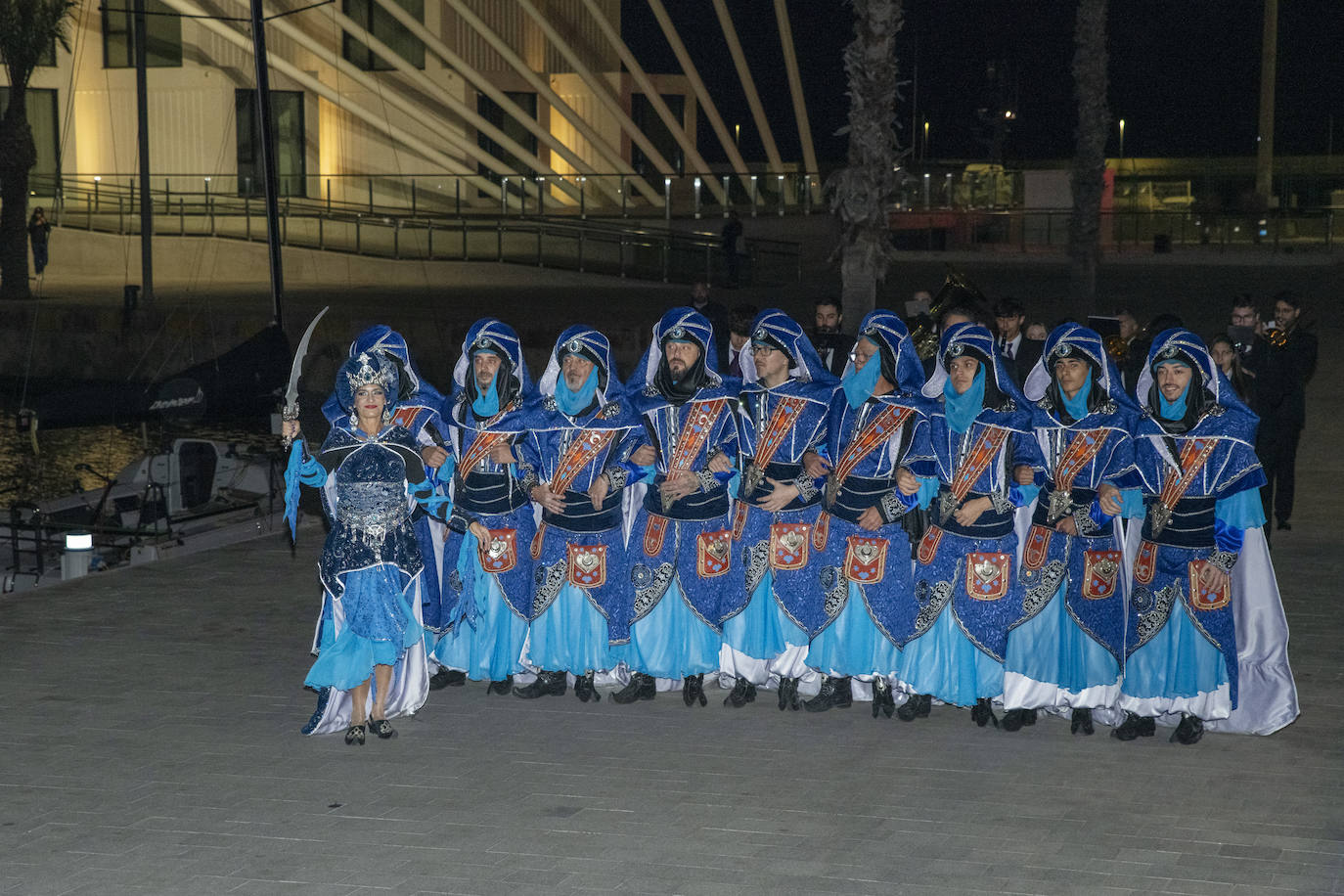 Los Moros y Cristianos de Alicante irrumpen en un congreso de Ginecología