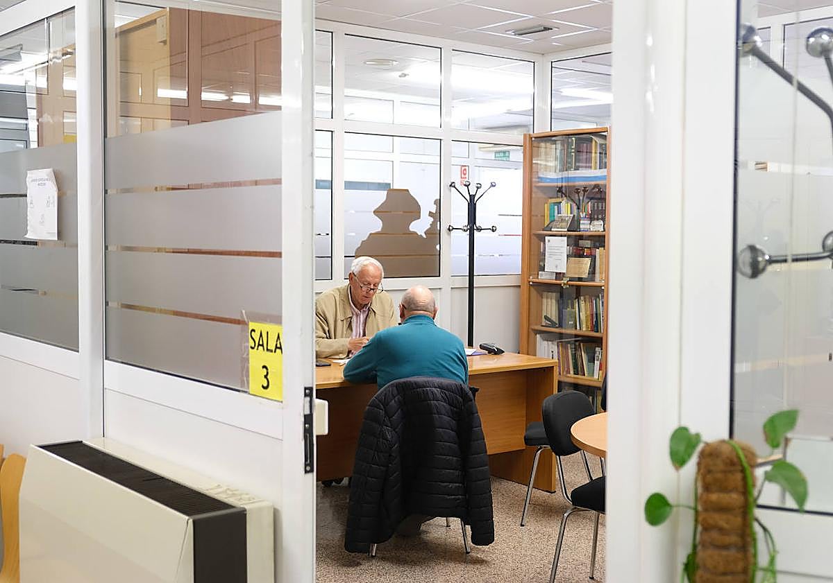 Imagen principal - Algunos de los espacios del Centro de voluntariado y asociacionismo de Alicante. 