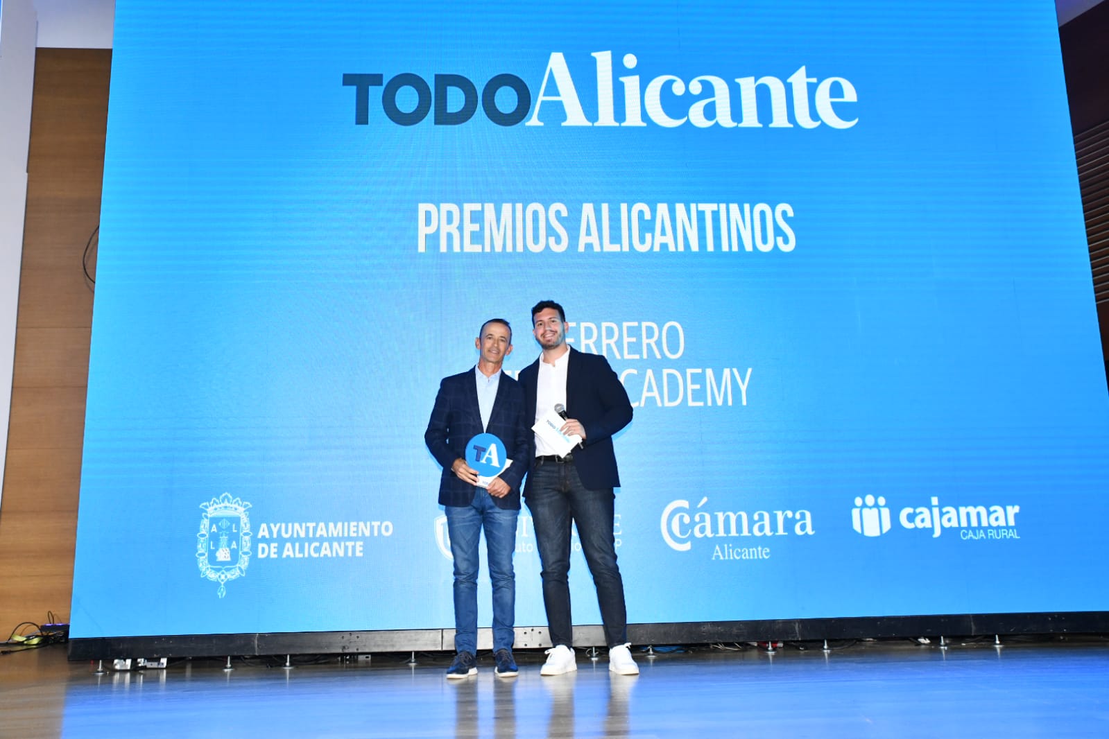 La sociedad respalda en masa la primera edición de los Premios Alicantinos