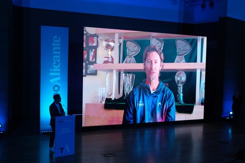 Juan Carlos Ferrero intervinó en la gala a través de la pantalla para agradecer el premio.