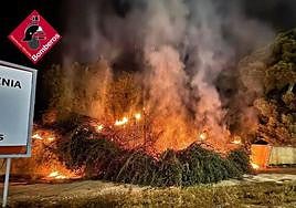 Momento del incendio en los jardines.