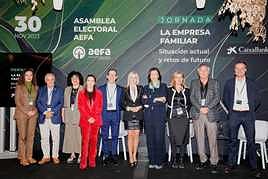 Foto de familia de la nueva junta tras la celebración de la asamblea general.