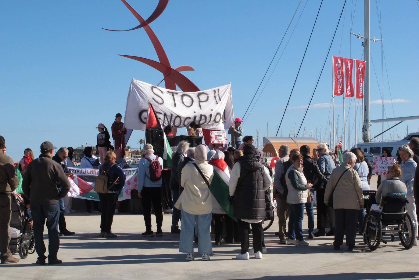 Más de 120 personas se concentran en Dénia en apoyo a Palestina