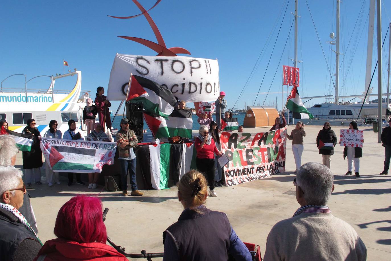 Más de 120 personas se concentran en Dénia en apoyo a Palestina