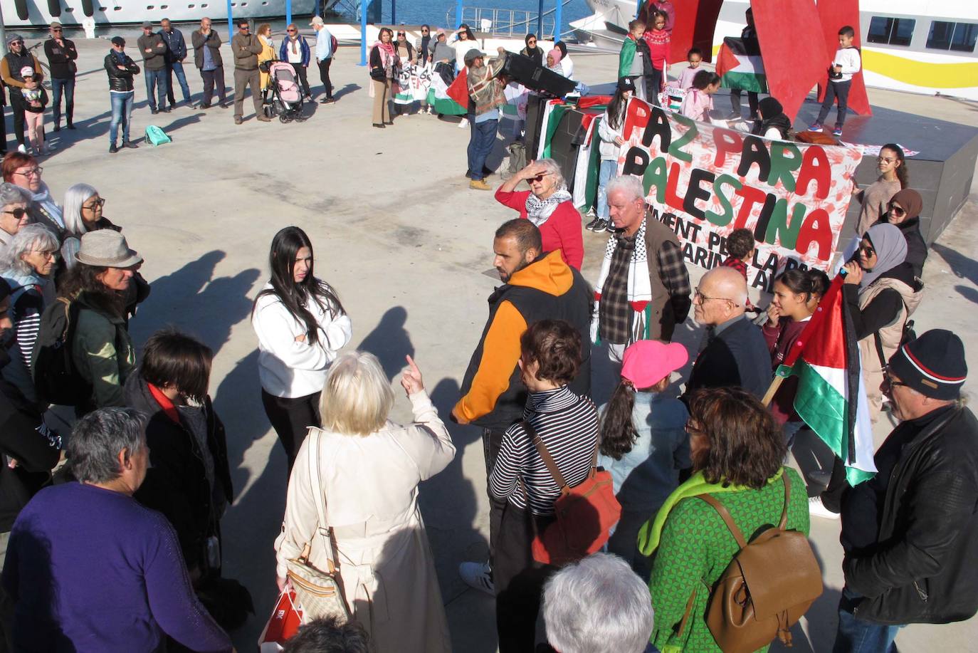 Más de 120 personas se concentran en Dénia en apoyo a Palestina