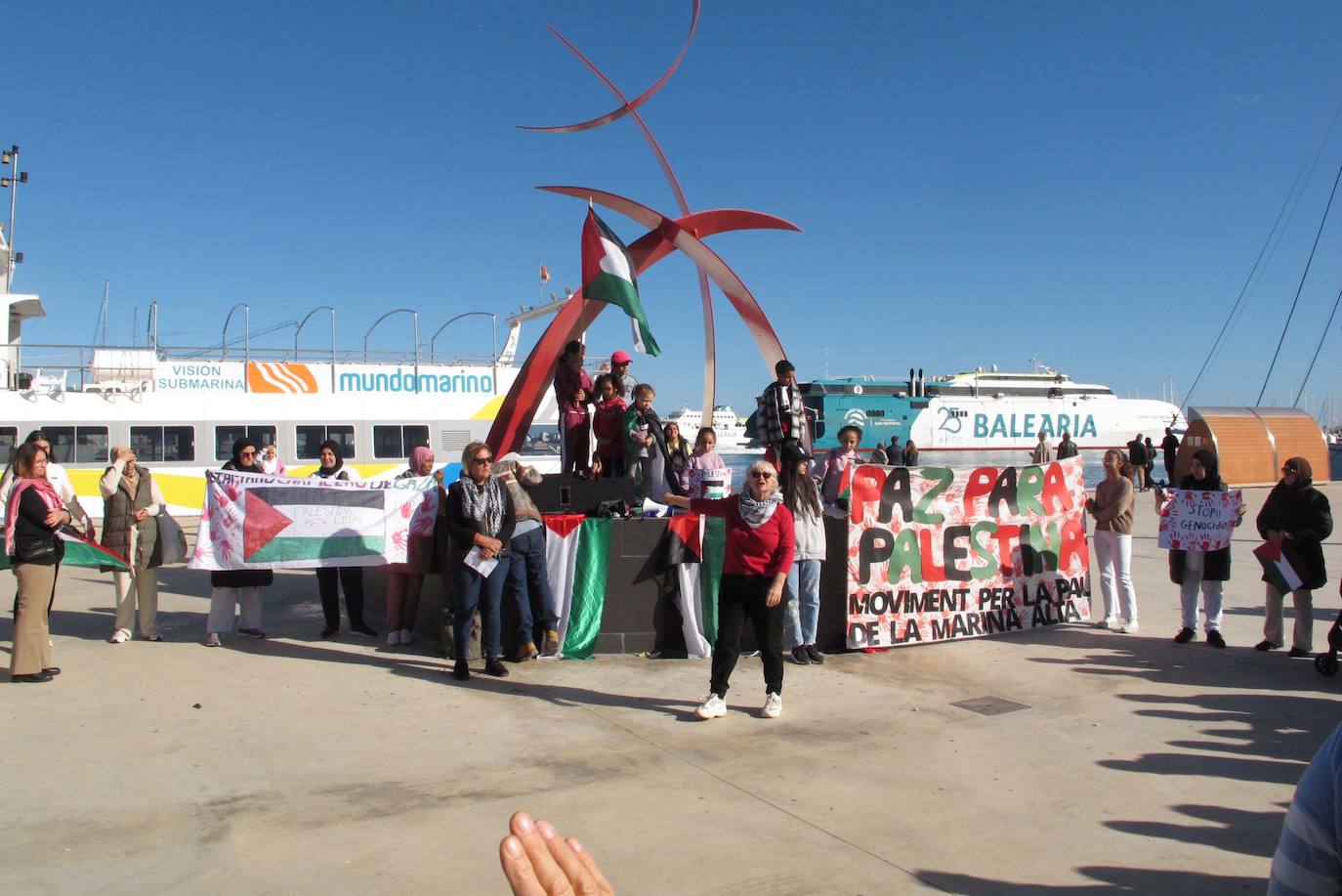 Más de 120 personas se concentran en Dénia en apoyo a Palestina