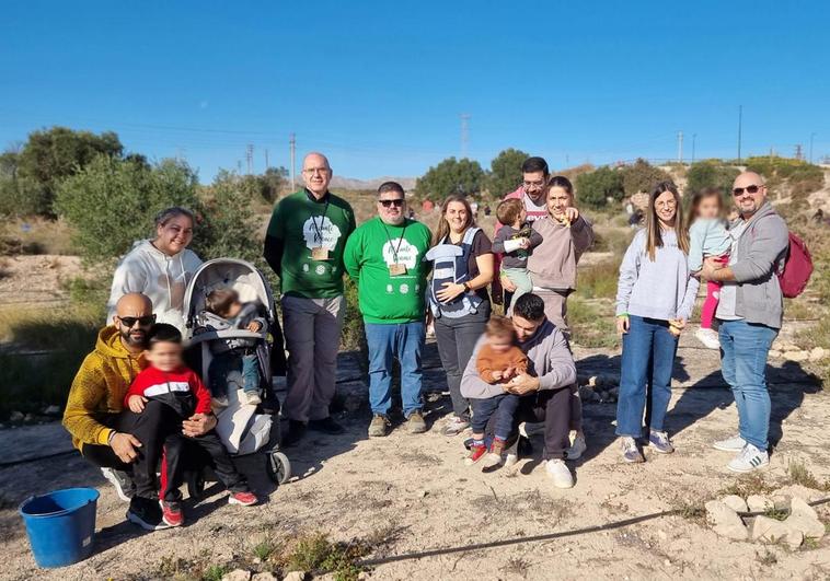 Los vecinos se vuelcan con la reforestación de la sierra del Porquet de Alicante