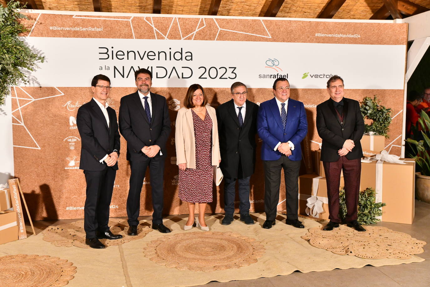 El cóctel solidario de Vectalia, en imágenes