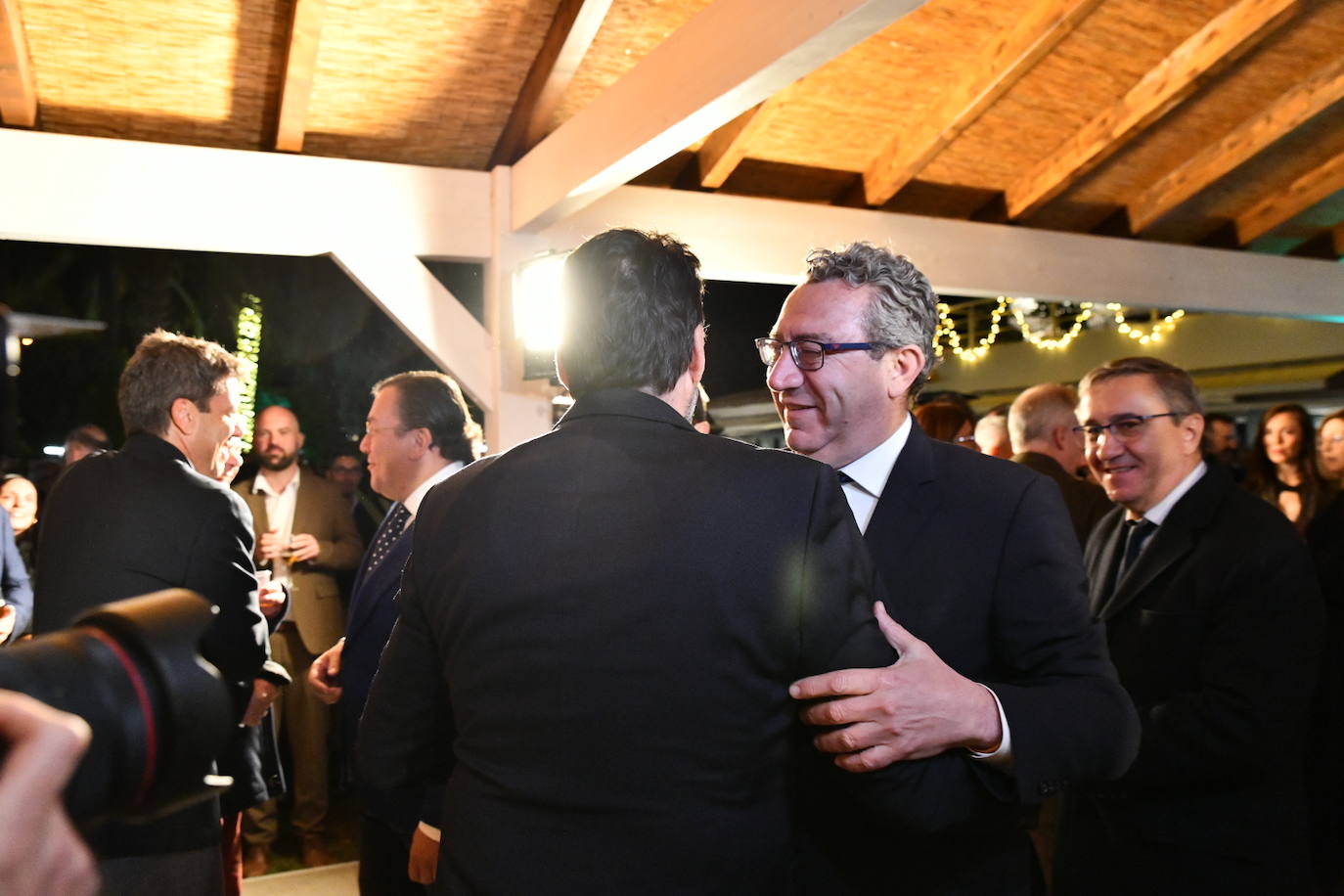 El cóctel solidario de Vectalia, en imágenes