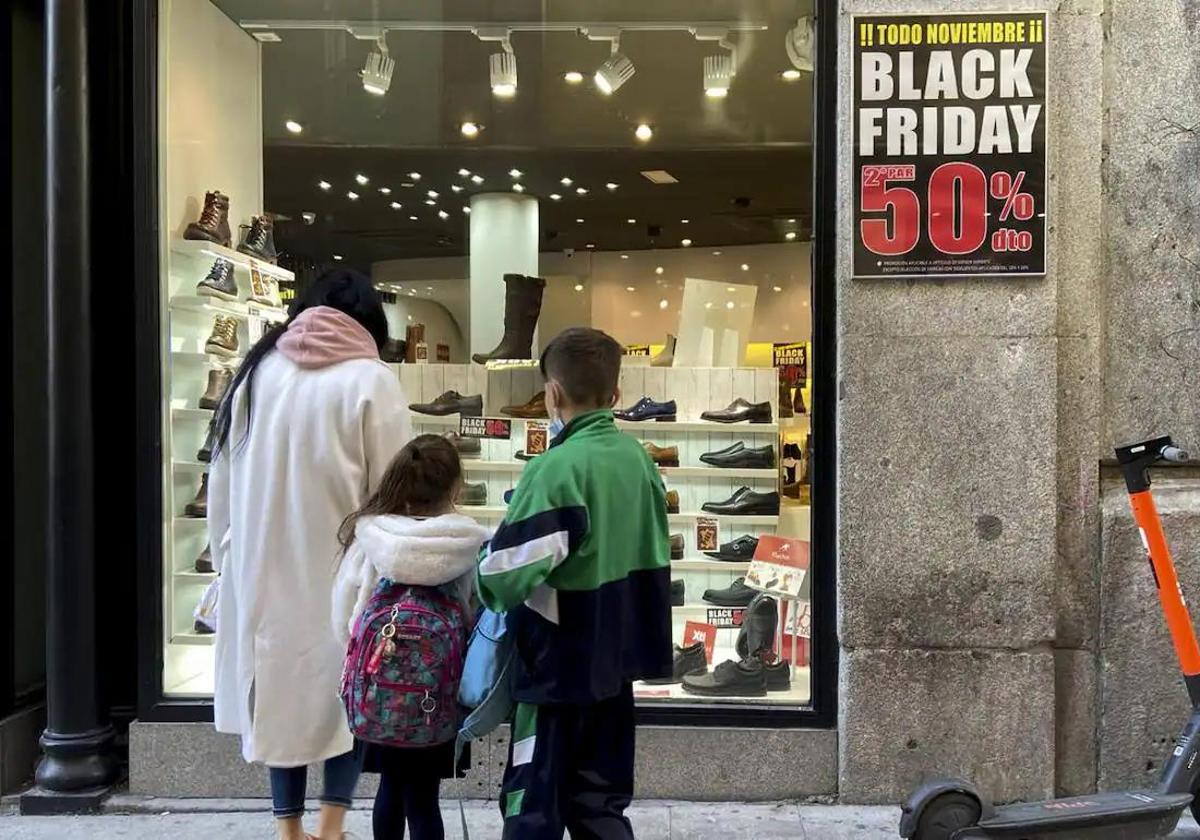 El Black Friday no consigue mantener el pulso del empleo en Alicante