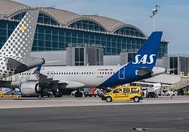 Aviones en el Aeropuerto Alicante-Elche Miguel Hernández.