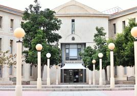 Entrada del Palacio de Justicia de Alicante.