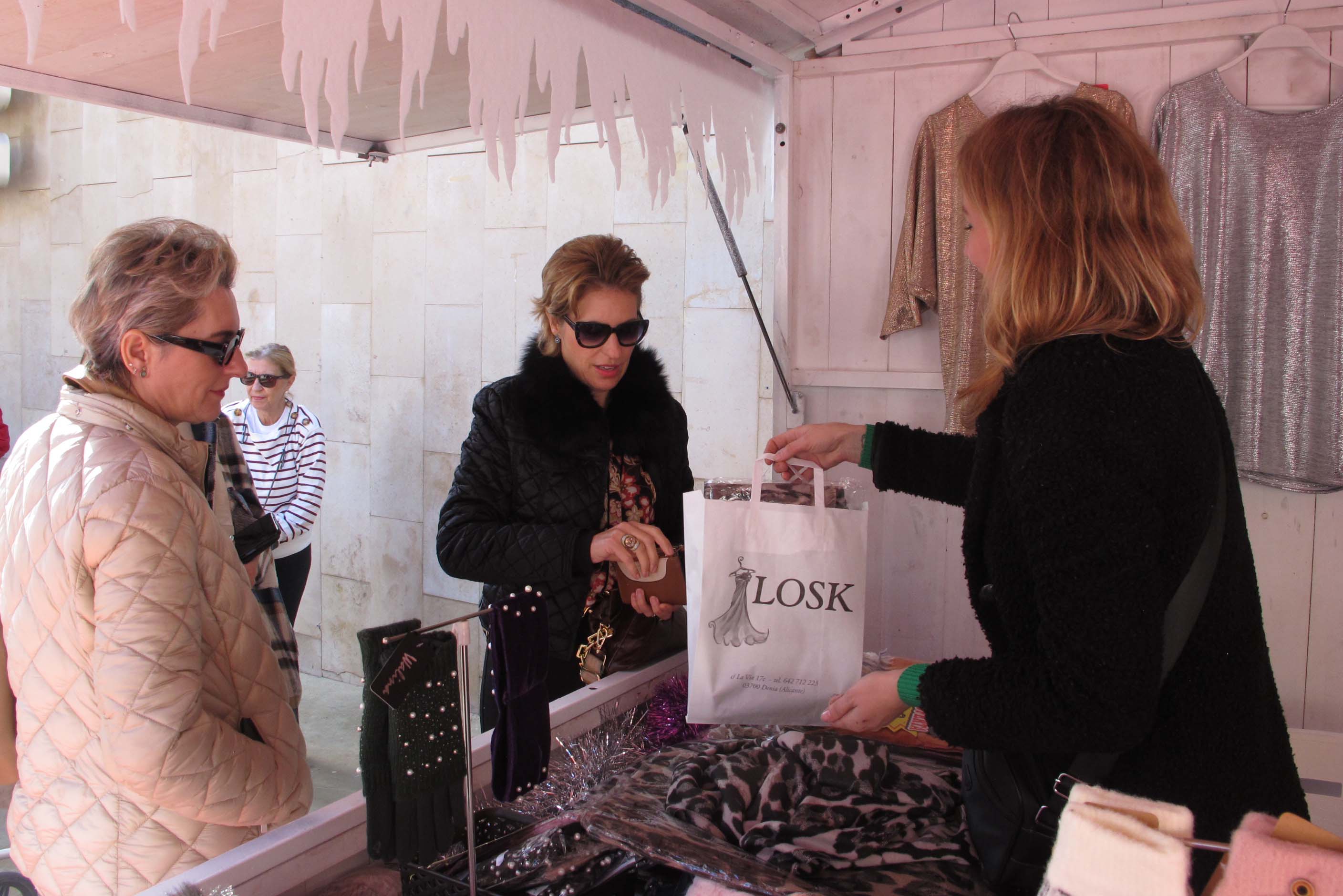 El Mercat de Nadal llena las calles de Dénia