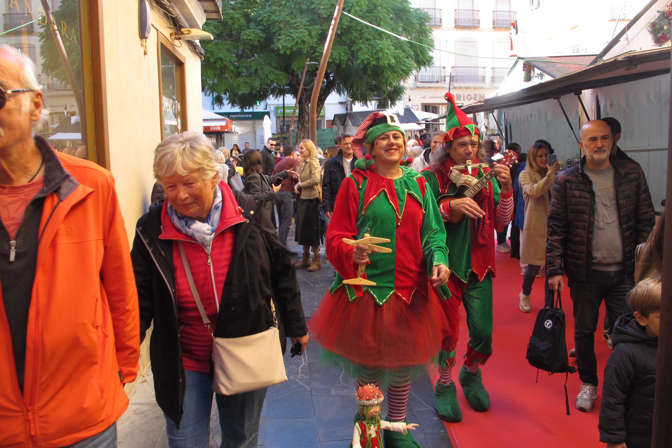 El Mercat de Nadal llena las calles de Dénia