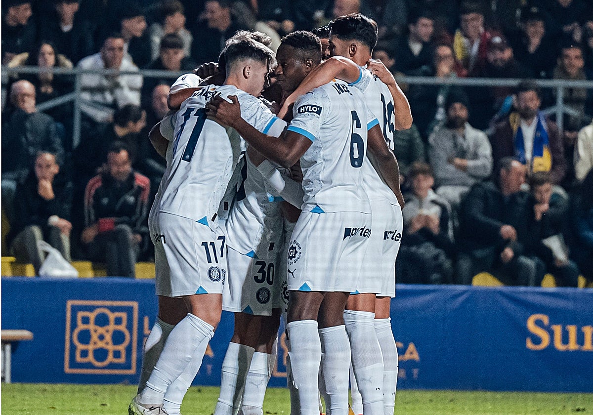 Celebración de uno de los cinco goles del Girona en Los Arcos